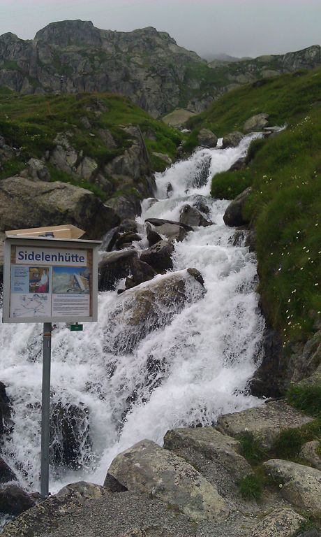 Schweiz - Nufenen - Wasserfall am Aufgang zur Sidelenhütte